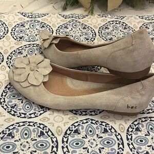 BOC Women's Beige Flats with Floral Accent